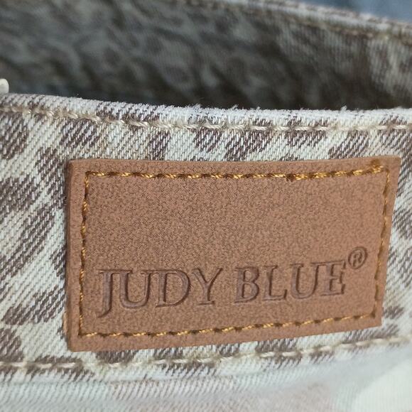 NEW! Judy Blue Women 13/31 Light Wash  Animal Print Accent Slim Fit Denim Jeans - Picture 8 of 10